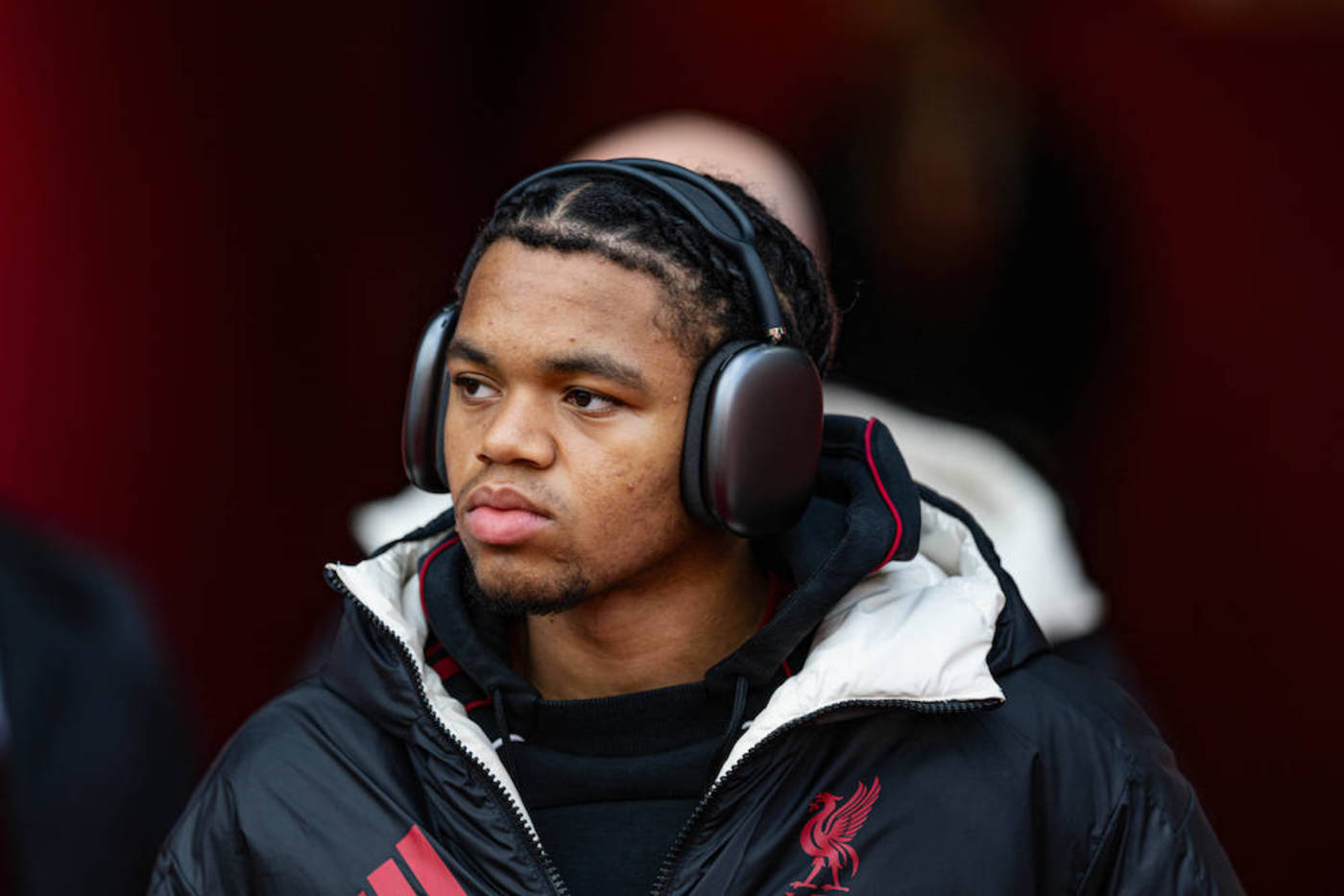 Carra: Ngumoha måste få börja starta